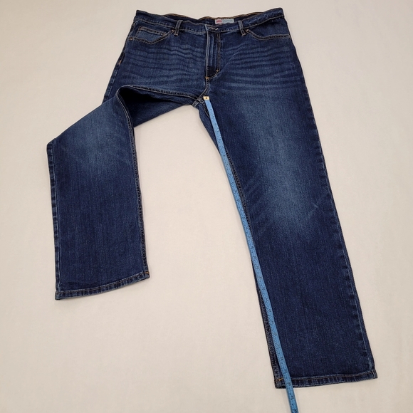 Wrangler Straight Fit Jeans - Picture 7 of 11